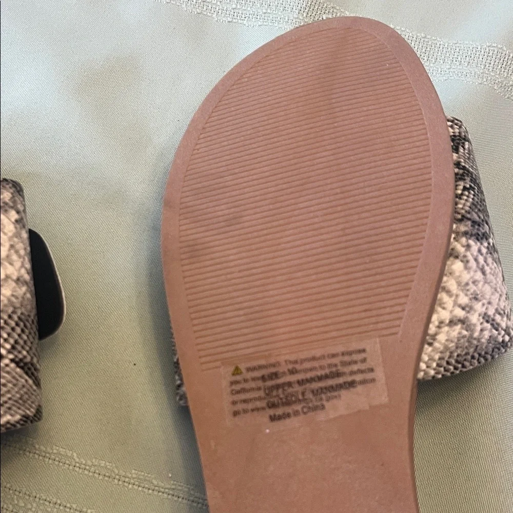 Olivia Miller Snake Pattern Sandals - Tan and Cream size 10